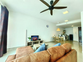 T4 1-10Pax 2Room Trefoil Cozy Home Setia Alam WiFi